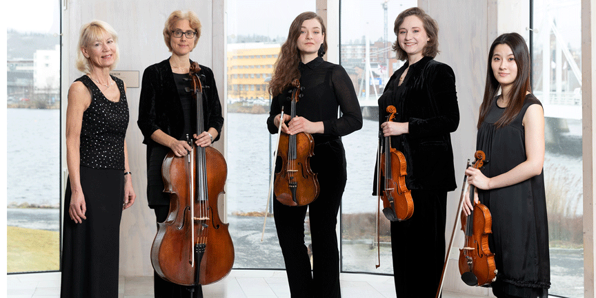 Fem kvinnor, Kerstin Jansson och Spirakvartetten, med cello och fioler
