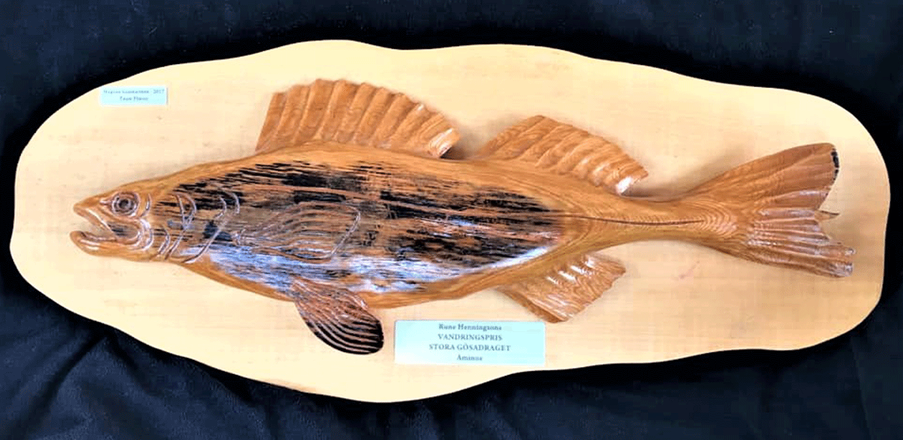 En snidad fisk i trä är vandringspriset vid fisketävlingen Gösadraget.
