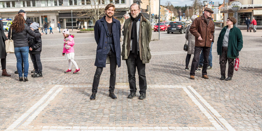 Kalle Boman och Ruben Östlund står i Rutan på Flanaden i Värnamo.