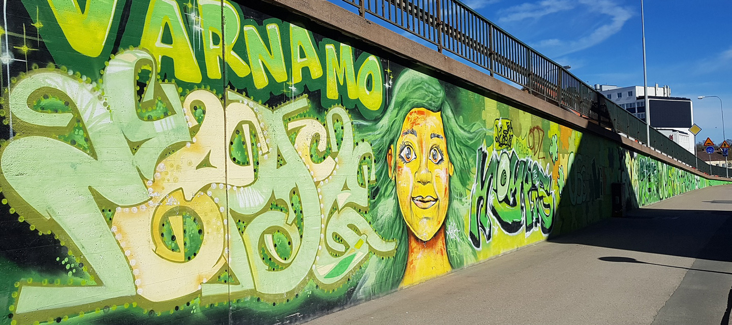 Grafftitmålning på vidukten i Värnamo