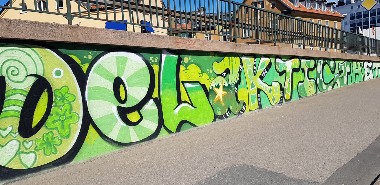 En del av graffti-målningen på viadukten i Värnamo