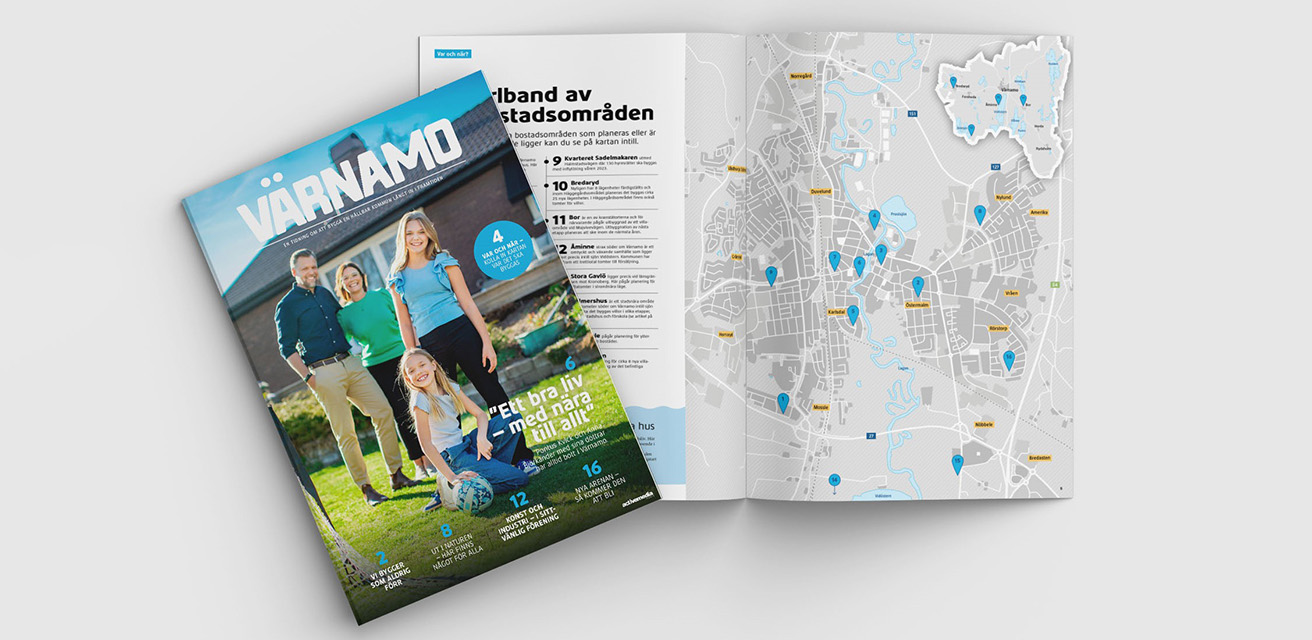 En tidning ligger med öppet uppslag, och en stängd tidning ligger ovanpå. Tidningens namn är "Värnamo".