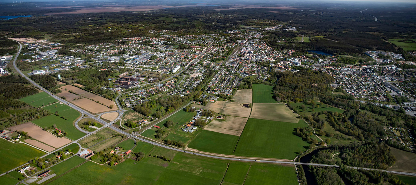Flygfoto från norr över Värnamo stad