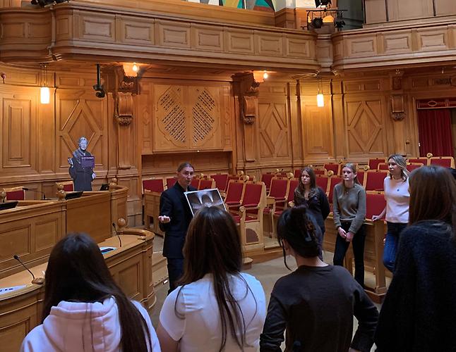 Eleverna besöker riksdagen