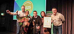 Bild på personal från Rosti GP som vinner Leanpriset 2025.